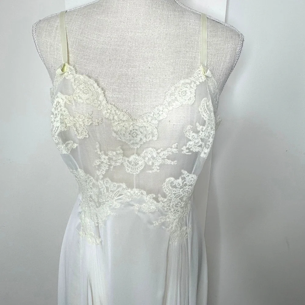 Vintage Vanity Fair Full Slip Dress Size 36‎ Light Yellow Lace Pleats - Picture 3 of 12